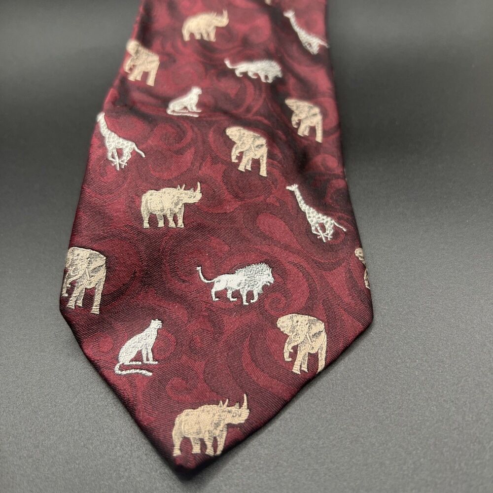 Cravateur Wildlife" Safari Animal Tie. Elephants, Giraffes, Rhinos, and Lions